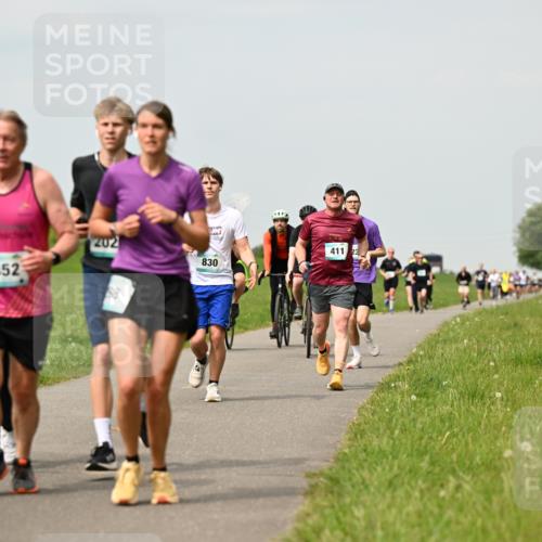 10.05.2026 - 8. Wedeler Halbmarathon Dr. Thomas Lammeyer http://msf.ph/oto/9703052 10.05.2026 11:49:44 Laufen 452, 202, 830, 195, 411 meine-sportfotos.de