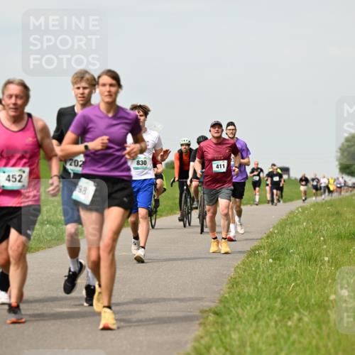 10.05.2026 - 8. Wedeler Halbmarathon Dr. Thomas Lammeyer http://msf.ph/oto/9703055 10.05.2026 11:49:44 Laufen 452, 202, 830, 195, 411 meine-sportfotos.de