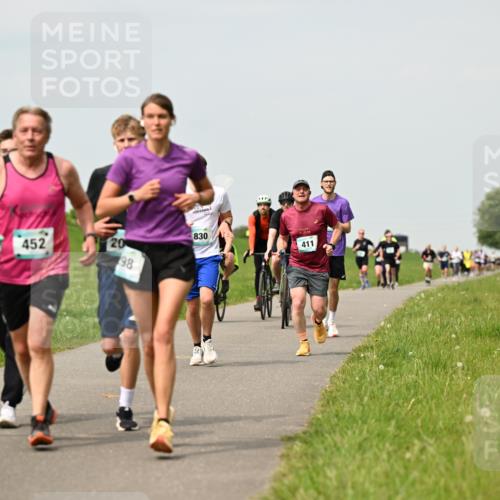 10.05.2026 - 8. Wedeler Halbmarathon Dr. Thomas Lammeyer http://msf.ph/oto/9703058 10.05.2026 11:49:44 Laufen 452, 830, 411 meine-sportfotos.de