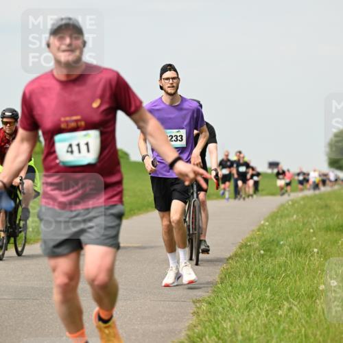 10.05.2026 - 8. Wedeler Halbmarathon Dr. Thomas Lammeyer http://msf.ph/oto/9703122 10.05.2026 11:49:49 Laufen 411, 233 meine-sportfotos.de