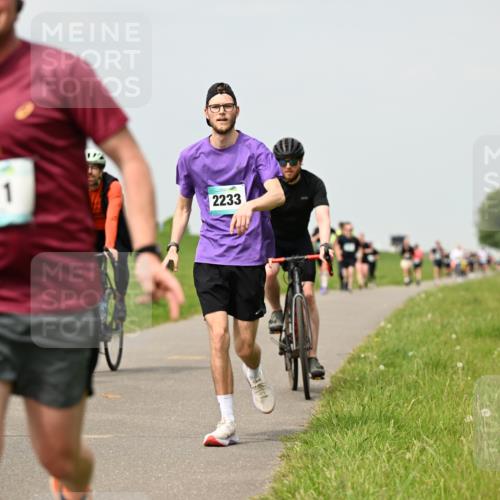 10.05.2026 - 8. Wedeler Halbmarathon Dr. Thomas Lammeyer http://msf.ph/oto/9703125 10.05.2026 11:49:49 Laufen 411, 2233 meine-sportfotos.de