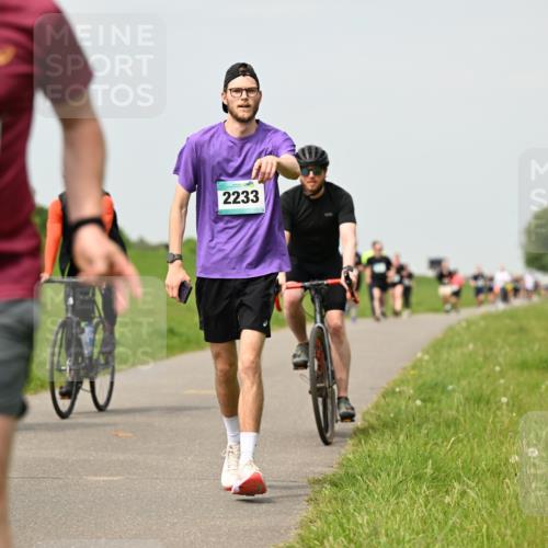 10.05.2026 - 8. Wedeler Halbmarathon Dr. Thomas Lammeyer http://msf.ph/oto/9703134 10.05.2026 11:49:49 Laufen 411, 2233 meine-sportfotos.de