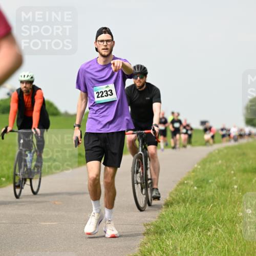 10.05.2026 - 8. Wedeler Halbmarathon Dr. Thomas Lammeyer http://msf.ph/oto/9703139 10.05.2026 11:49:50 Laufen 2233 meine-sportfotos.de