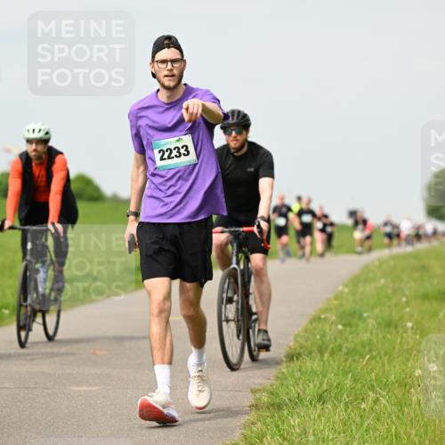 10.05.2026 - 8. Wedeler Halbmarathon Dr. Thomas Lammeyer http://msf.ph/oto/9703141 10.05.2026 11:49:50 Laufen 2233 meine-sportfotos.de