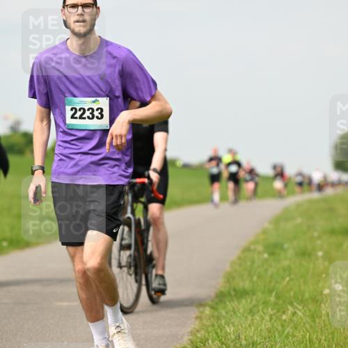 10.05.2026 - 8. Wedeler Halbmarathon Dr. Thomas Lammeyer http://msf.ph/oto/9703154 10.05.2026 11:49:51 Laufen 2233 meine-sportfotos.de