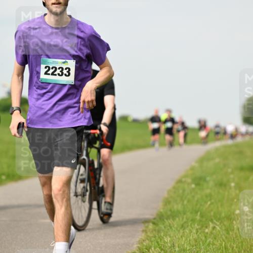 10.05.2026 - 8. Wedeler Halbmarathon Dr. Thomas Lammeyer http://msf.ph/oto/9703157 10.05.2026 11:49:51 Laufen 2233 meine-sportfotos.de