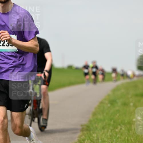 10.05.2026 - 8. Wedeler Halbmarathon Dr. Thomas Lammeyer http://msf.ph/oto/9703162 10.05.2026 11:49:51 Laufen 223 meine-sportfotos.de