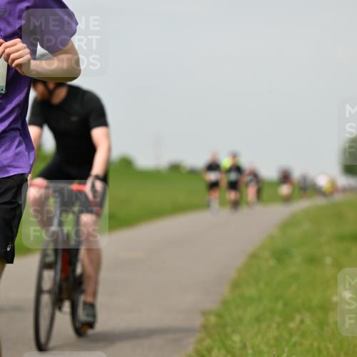 10.05.2026 - 8. Wedeler Halbmarathon Dr. Thomas Lammeyer http://msf.ph/oto/9703167 10.05.2026 11:49:52 Laufen 2233 meine-sportfotos.de