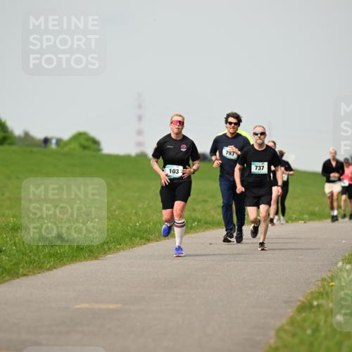 10.05.2026 - 8. Wedeler Halbmarathon Dr. Thomas Lammeyer http://msf.ph/oto/9703191 10.05.2026 11:49:55 Laufen 103, 793, 737 meine-sportfotos.de
