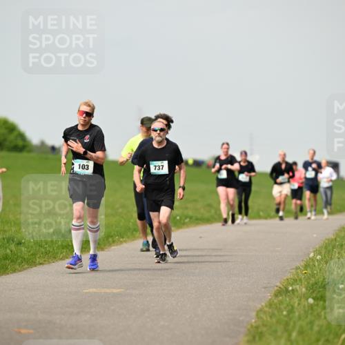 10.05.2026 - 8. Wedeler Halbmarathon Dr. Thomas Lammeyer http://msf.ph/oto/9703237 10.05.2026 11:49:59 Laufen 737, 103 meine-sportfotos.de