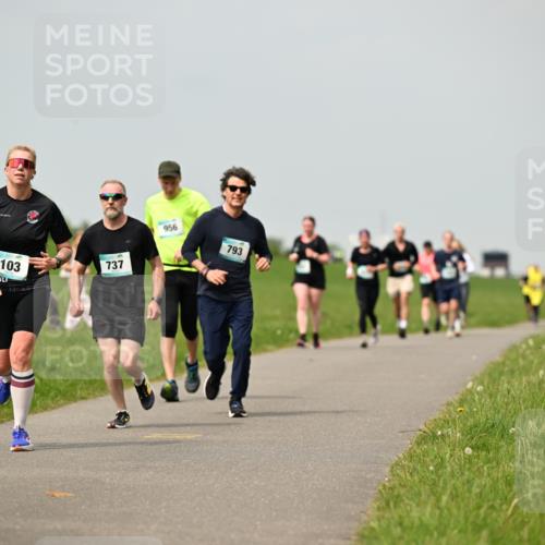 10.05.2026 - 8. Wedeler Halbmarathon Dr. Thomas Lammeyer http://msf.ph/oto/9703272 10.05.2026 11:50:01 Laufen 103, 737, 956, 793 meine-sportfotos.de