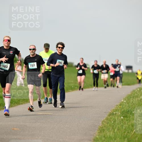 10.05.2026 - 8. Wedeler Halbmarathon Dr. Thomas Lammeyer http://msf.ph/oto/9703274 10.05.2026 11:50:01 Laufen 103, 737, 956, 793 meine-sportfotos.de