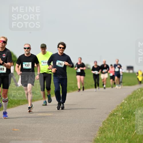 10.05.2026 - 8. Wedeler Halbmarathon Dr. Thomas Lammeyer http://msf.ph/oto/9703277 10.05.2026 11:50:01 Laufen 956, 793, 737, 103 meine-sportfotos.de