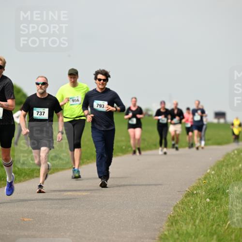 10.05.2026 - 8. Wedeler Halbmarathon Dr. Thomas Lammeyer http://msf.ph/oto/9703284 10.05.2026 11:50:01 Laufen 103, 737, 956, 793 meine-sportfotos.de