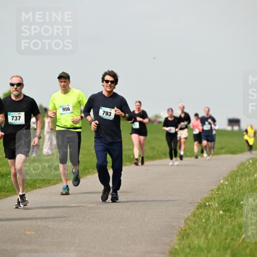 10.05.2026 - 8. Wedeler Halbmarathon Dr. Thomas Lammeyer http://msf.ph/oto/9703287 10.05.2026 11:50:02 Laufen 103, 737, 956, 793 meine-sportfotos.de