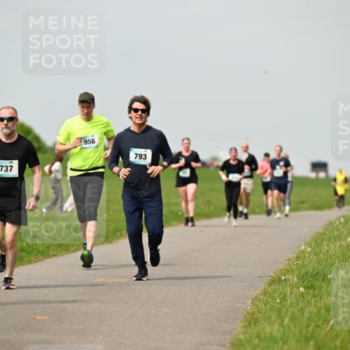 10.05.2026 - 8. Wedeler Halbmarathon Dr. Thomas Lammeyer http://msf.ph/oto/9703289 10.05.2026 11:50:02 Laufen 103, 737, 956, 793 meine-sportfotos.de