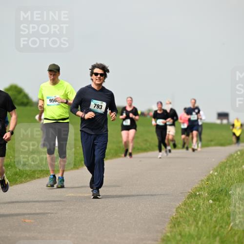 10.05.2026 - 8. Wedeler Halbmarathon Dr. Thomas Lammeyer http://msf.ph/oto/9703294 10.05.2026 11:50:02 Laufen 103, 737, 956, 793 meine-sportfotos.de