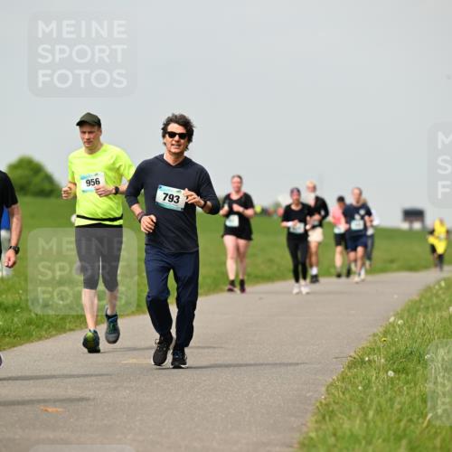 10.05.2026 - 8. Wedeler Halbmarathon Dr. Thomas Lammeyer http://msf.ph/oto/9703298 10.05.2026 11:50:02 Laufen 103, 737, 956, 793 meine-sportfotos.de