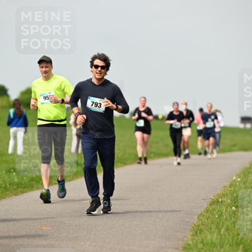 10.05.2026 - 8. Wedeler Halbmarathon Dr. Thomas Lammeyer http://msf.ph/oto/9703308 10.05.2026 11:50:03 Laufen 737, 793 meine-sportfotos.de