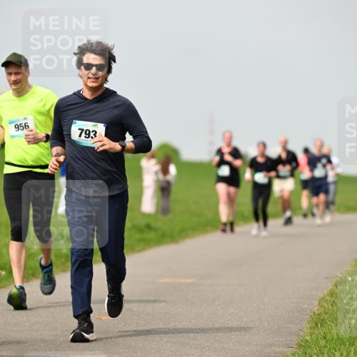 10.05.2026 - 8. Wedeler Halbmarathon Dr. Thomas Lammeyer http://msf.ph/oto/9703326 10.05.2026 11:50:05 Laufen 956, 793 meine-sportfotos.de