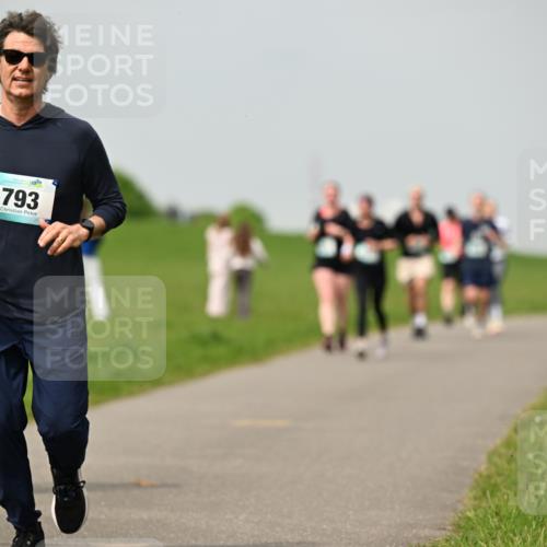 10.05.2026 - 8. Wedeler Halbmarathon Dr. Thomas Lammeyer http://msf.ph/oto/9703336 10.05.2026 11:50:05 Laufen 956, 793 meine-sportfotos.de