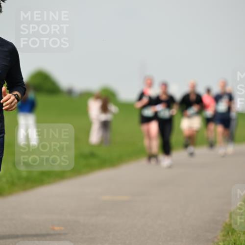 10.05.2026 - 8. Wedeler Halbmarathon Dr. Thomas Lammeyer http://msf.ph/oto/9703338 10.05.2026 11:50:06 Laufen 793 meine-sportfotos.de