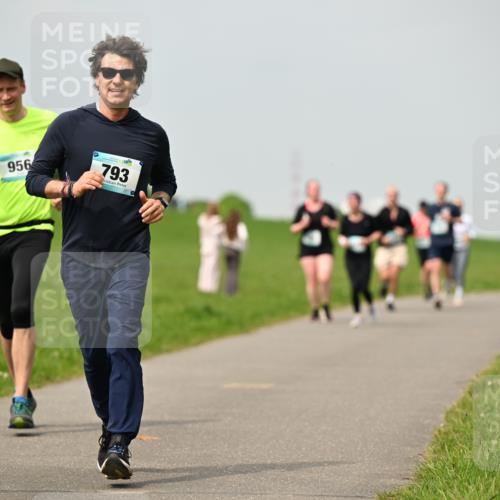 10.05.2026 - 8. Wedeler Halbmarathon Dr. Thomas Lammeyer http://msf.ph/oto/9703344 10.05.2026 11:50:05 Laufen 956, 793 meine-sportfotos.de