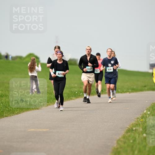 10.05.2026 - 8. Wedeler Halbmarathon Dr. Thomas Lammeyer http://msf.ph/oto/9703351 10.05.2026 11:50:06 Laufen 821, 1037, 420, 3821 meine-sportfotos.de