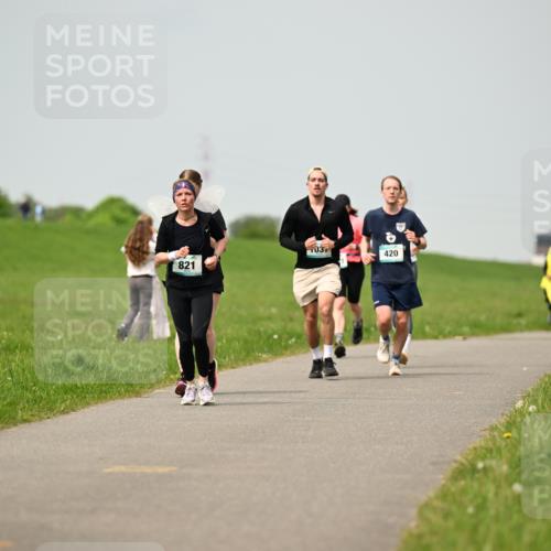 10.05.2026 - 8. Wedeler Halbmarathon Dr. Thomas Lammeyer http://msf.ph/oto/9703356 10.05.2026 11:50:07 Laufen 821, 1037, 420 meine-sportfotos.de