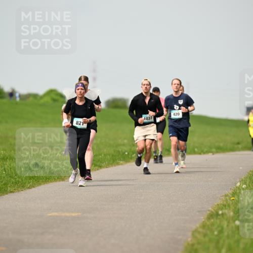 10.05.2026 - 8. Wedeler Halbmarathon Dr. Thomas Lammeyer http://msf.ph/oto/9703363 10.05.2026 11:50:07 Laufen 821, 1037, 420 meine-sportfotos.de