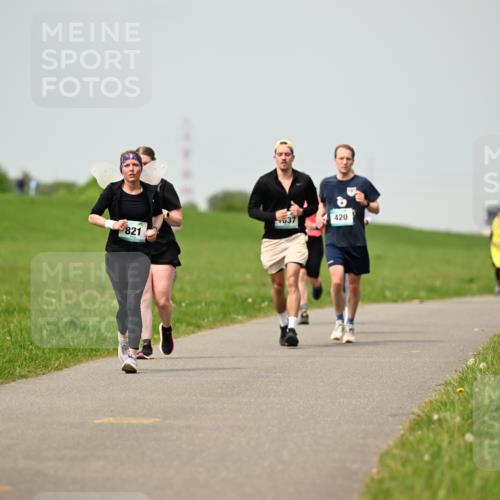 10.05.2026 - 8. Wedeler Halbmarathon Dr. Thomas Lammeyer http://msf.ph/oto/9703371 10.05.2026 11:50:08 Laufen 821, 637, 420 meine-sportfotos.de
