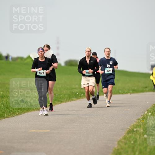 10.05.2026 - 8. Wedeler Halbmarathon Dr. Thomas Lammeyer http://msf.ph/oto/9703378 10.05.2026 11:50:07 Laufen 821, 420, 1037 meine-sportfotos.de
