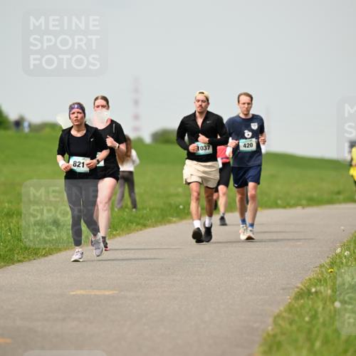 10.05.2026 - 8. Wedeler Halbmarathon Dr. Thomas Lammeyer http://msf.ph/oto/9703380 10.05.2026 11:50:08 Laufen 037, 420, 821 meine-sportfotos.de