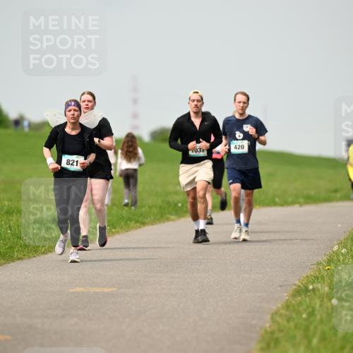 10.05.2026 - 8. Wedeler Halbmarathon Dr. Thomas Lammeyer http://msf.ph/oto/9703385 10.05.2026 11:50:08 Laufen 037, 821, 420 meine-sportfotos.de