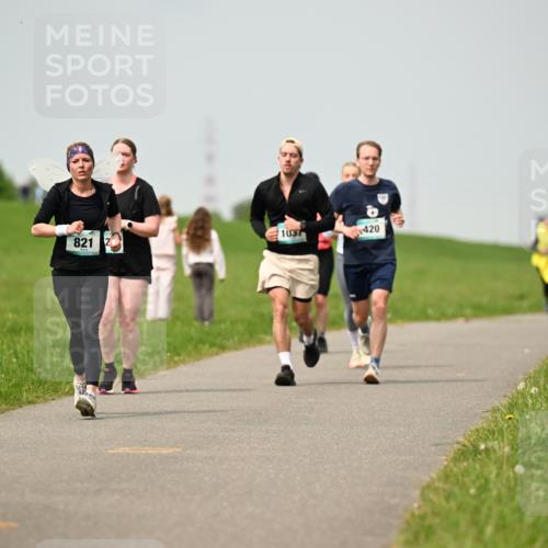 10.05.2026 - 8. Wedeler Halbmarathon Dr. Thomas Lammeyer http://msf.ph/oto/9703387 10.05.2026 11:50:09 Laufen 821, 1037, 420 meine-sportfotos.de