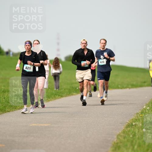 10.05.2026 - 8. Wedeler Halbmarathon Dr. Thomas Lammeyer http://msf.ph/oto/9703390 10.05.2026 11:50:08 Laufen 821, 420 meine-sportfotos.de