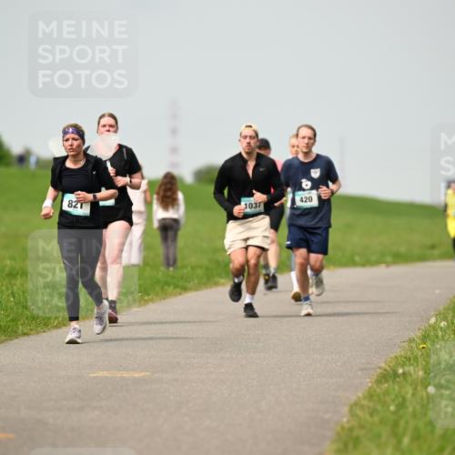 10.05.2026 - 8. Wedeler Halbmarathon Dr. Thomas Lammeyer http://msf.ph/oto/9703392 10.05.2026 11:50:09 Laufen 821, 1037, 420 meine-sportfotos.de