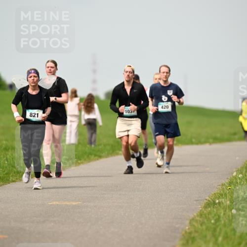 10.05.2026 - 8. Wedeler Halbmarathon Dr. Thomas Lammeyer http://msf.ph/oto/9703397 10.05.2026 11:50:09 Laufen 103, 821, 420 meine-sportfotos.de
