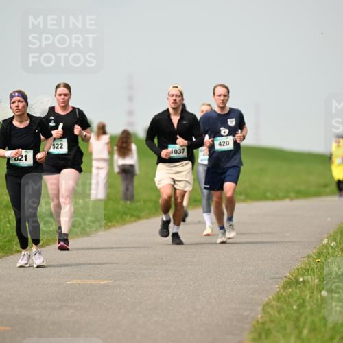 10.05.2026 - 8. Wedeler Halbmarathon Dr. Thomas Lammeyer http://msf.ph/oto/9703401 10.05.2026 11:50:09 Laufen 821, 522, 420, 1037 meine-sportfotos.de