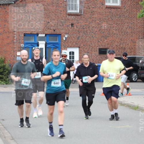10.05.2026 - 8. Wedeler Halbmarathon Andreas Tolksdorf http://msf.ph/oto/9703406 10.05.2026 10:30:34 Laufen 641, 20, 640, 49, 638, 2670 meine-sportfotos.de
