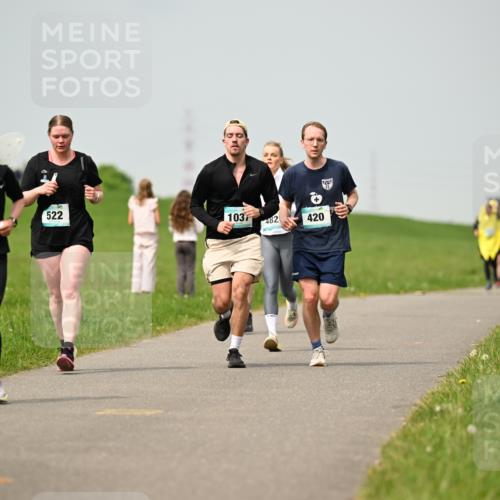 10.05.2026 - 8. Wedeler Halbmarathon Dr. Thomas Lammeyer http://msf.ph/oto/9703411 10.05.2026 11:50:10 Laufen 522, 821, 1037, 4821, 420 meine-sportfotos.de