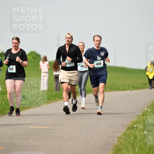 10.05.2026 - 8. Wedeler Halbmarathon Dr. Thomas Lammeyer http://msf.ph/oto/9703419 10.05.2026 11:50:10 Laufen 821, 522, 1037, 482, 420 meine-sportfotos.de
