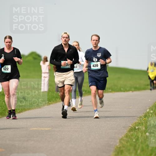 10.05.2026 - 8. Wedeler Halbmarathon Dr. Thomas Lammeyer http://msf.ph/oto/9703427 10.05.2026 11:50:11 Laufen 420, 522, 821 meine-sportfotos.de