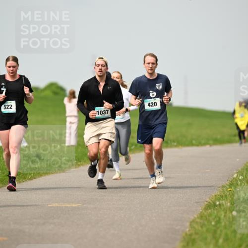 10.05.2026 - 8. Wedeler Halbmarathon Dr. Thomas Lammeyer http://msf.ph/oto/9703429 10.05.2026 11:50:11 Laufen 821, 522, 1037, 420 meine-sportfotos.de