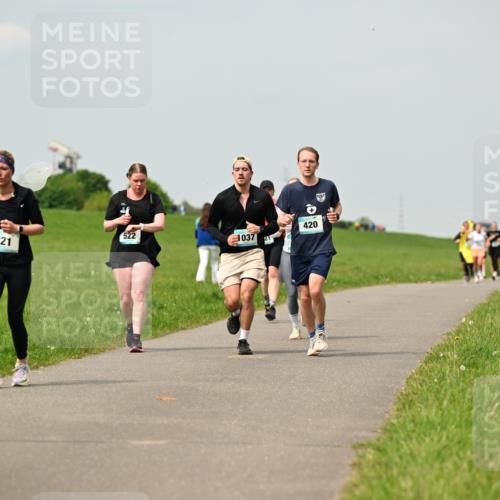 10.05.2026 - 8. Wedeler Halbmarathon Dr. Thomas Lammeyer http://msf.ph/oto/9703453 10.05.2026 11:50:12 Laufen 420, 522, 821, 1037 meine-sportfotos.de