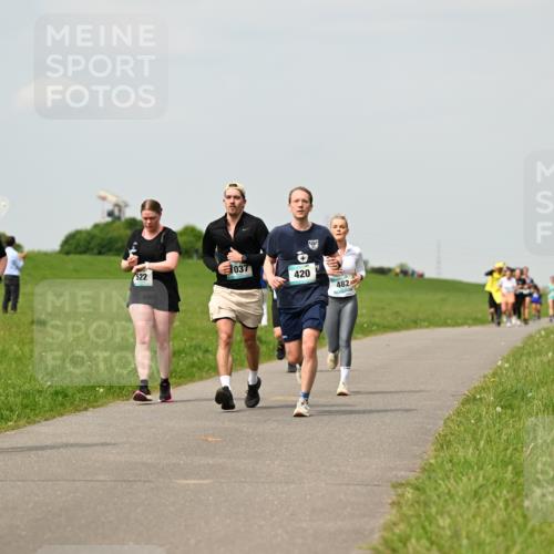 10.05.2026 - 8. Wedeler Halbmarathon Dr. Thomas Lammeyer http://msf.ph/oto/9703462 10.05.2026 11:50:13 Laufen 821, 522, 1037, 420, 482 meine-sportfotos.de