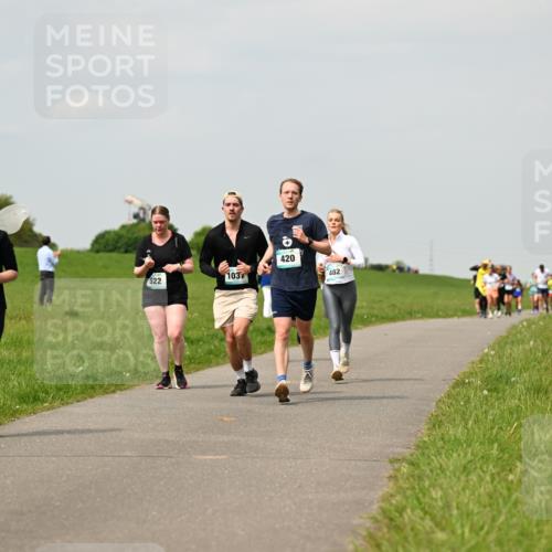 10.05.2026 - 8. Wedeler Halbmarathon Dr. Thomas Lammeyer http://msf.ph/oto/9703467 10.05.2026 11:50:14 Laufen 522, 821, 1037, 420, 482 meine-sportfotos.de
