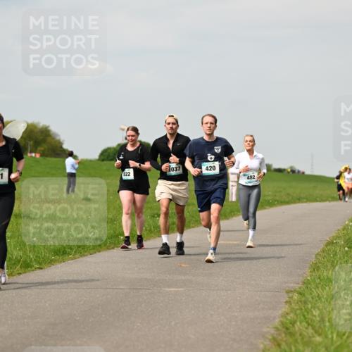 10.05.2026 - 8. Wedeler Halbmarathon Dr. Thomas Lammeyer http://msf.ph/oto/9703470 10.05.2026 11:50:14 Laufen 821, 522, 037, 420, 482 meine-sportfotos.de