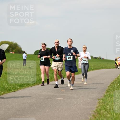 10.05.2026 - 8. Wedeler Halbmarathon Dr. Thomas Lammeyer http://msf.ph/oto/9703474 10.05.2026 11:50:14 Laufen 1037, 522, 420, 821, 482 meine-sportfotos.de