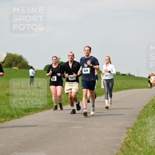 10.05.2026 - 8. Wedeler Halbmarathon Dr. Thomas Lammeyer http://msf.ph/oto/9703476 10.05.2026 11:50:14 Laufen 821, 522, 1037, 420, 482 meine-sportfotos.de